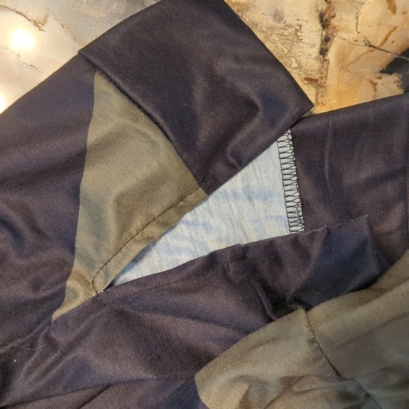 Size 12 olive and black zipper and long sleeved blouse, solid back new - Picture 5 of 5